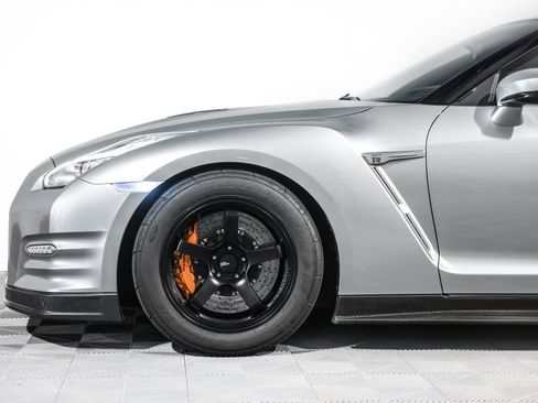 Used 2015 Nissan GT-R Black Edition AWD/4WD image 15