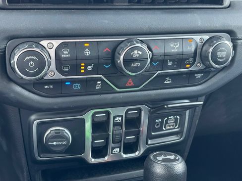 Used 2024 Jeep Wrangler Unlimited Sahara AWD/4WD image 8