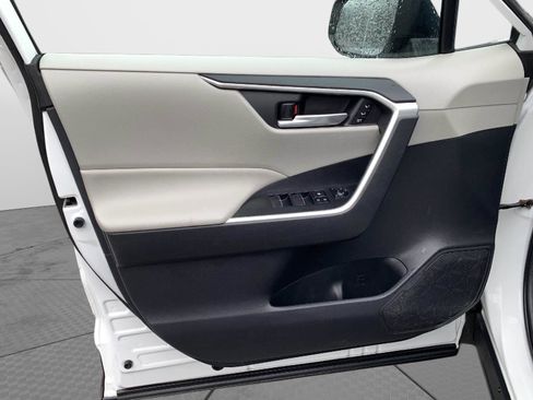 Used 2019 Toyota RAV4 XLE Premium w/ Cold Weather Package image 11