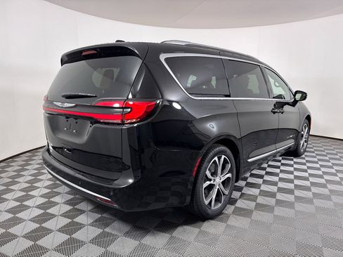New 2026 Chrysler Pacifica Pinnacle image 16