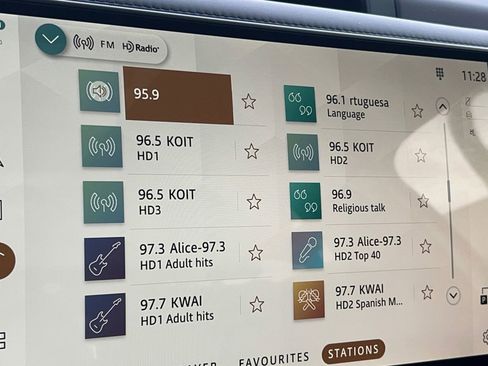 New 2026 Land Rover Defender 110 S image 19