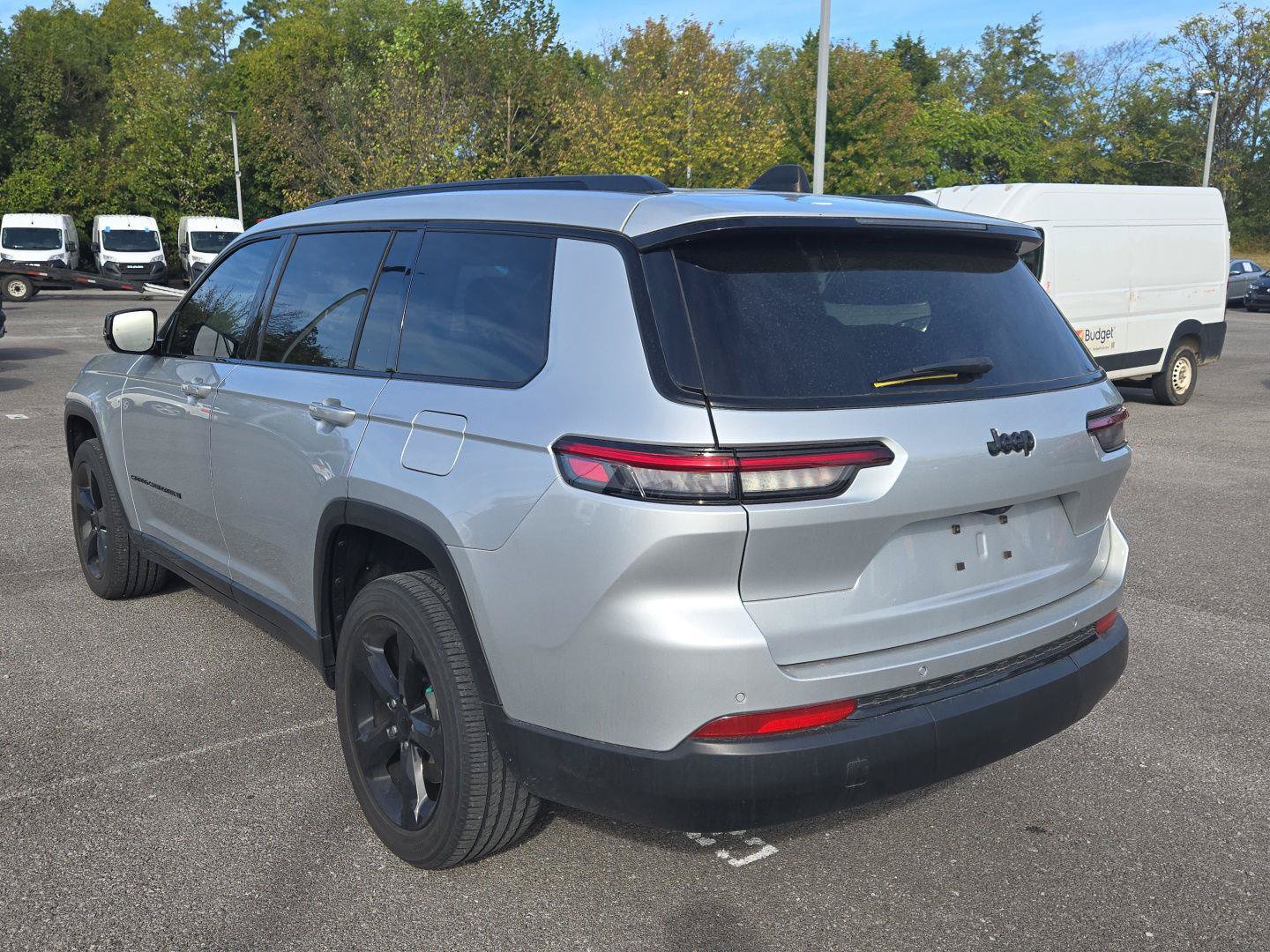 Used 2023 Jeep Grand Cherokee L Laredo RWD image 5