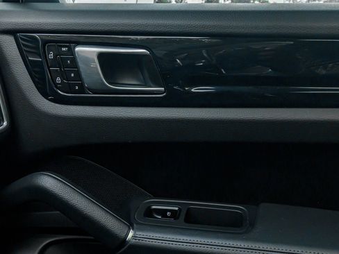 Used 2021 Porsche Cayenne Coupe image 24