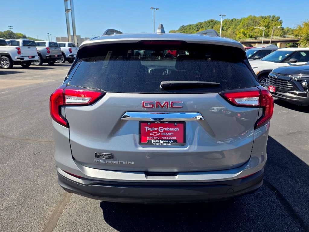 Used 2023 GMC Terrain SLE w/ Driver Convenience Package FWD image 7