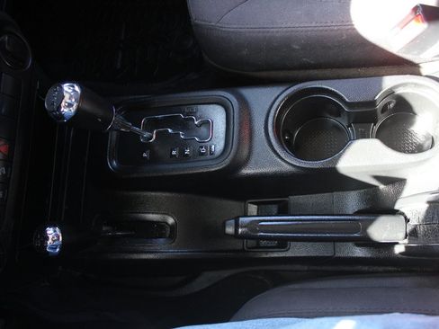 Used 2015 Jeep Wrangler Sport AWD/4WD image 18