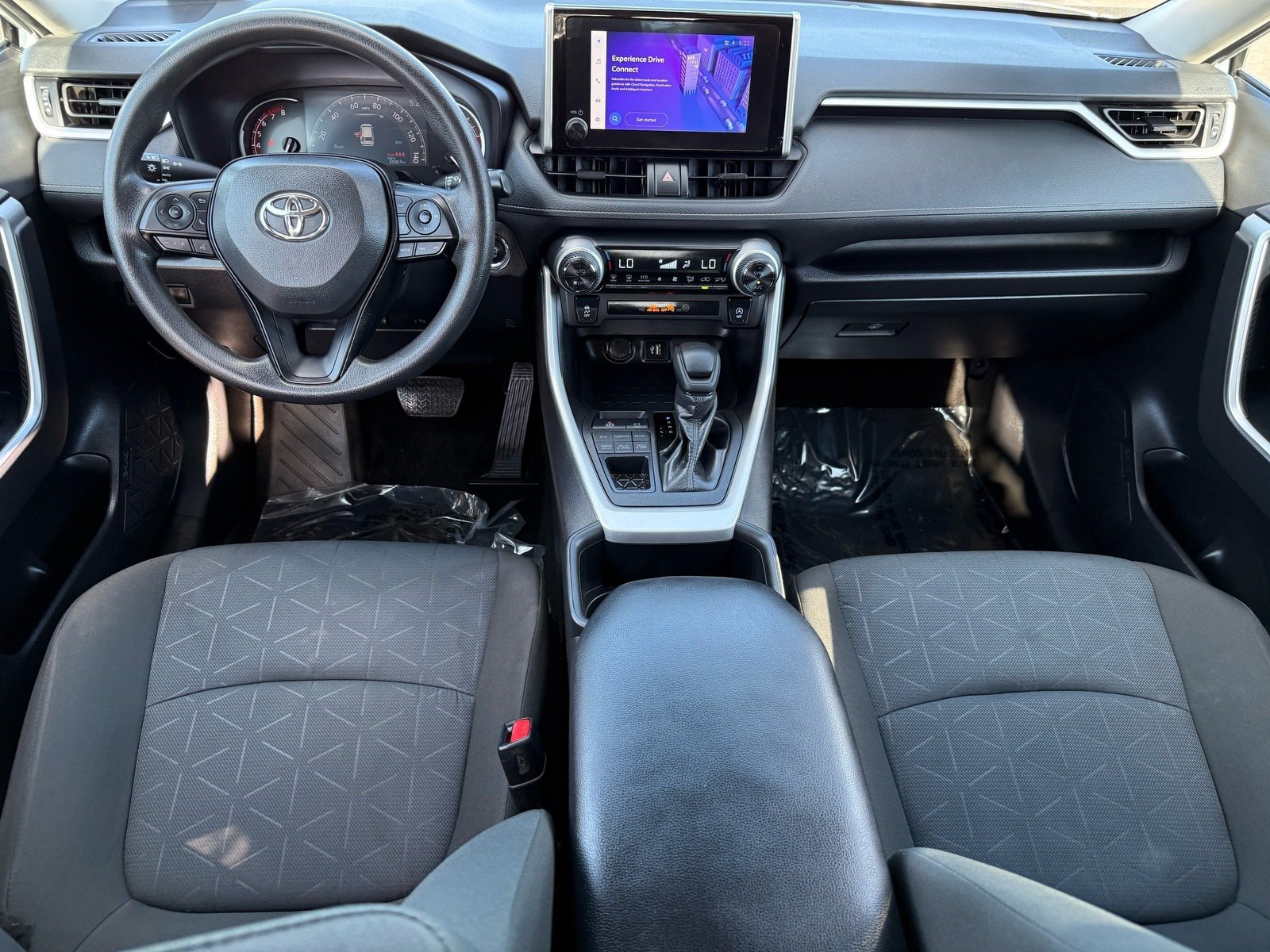 Used 2025 Toyota RAV4 XLE AWD/4WD image 28