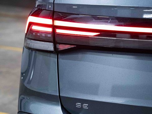 New 2025 Volkswagen Taos SE image 6