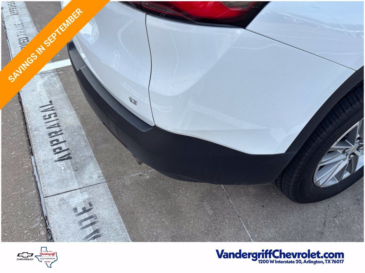Used 2023 Chevrolet Traverse LT FWD image 8