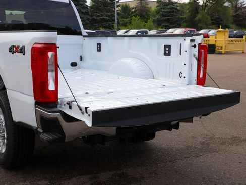 Used 2025 Ford F350 XLT AWD/4WD image 9