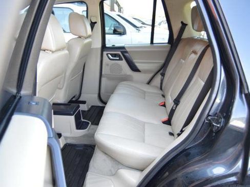 Used 2013 Land Rover LR2 HSE AWD/4WD image 47