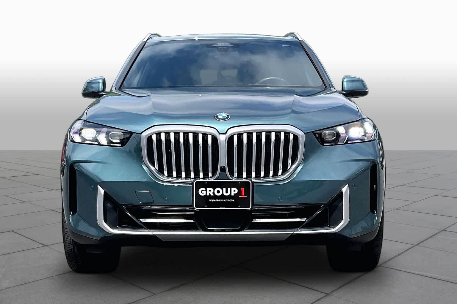 Used 2024 BMW X5 xDrive40i w/ Premium Package AWD/4WD image 3