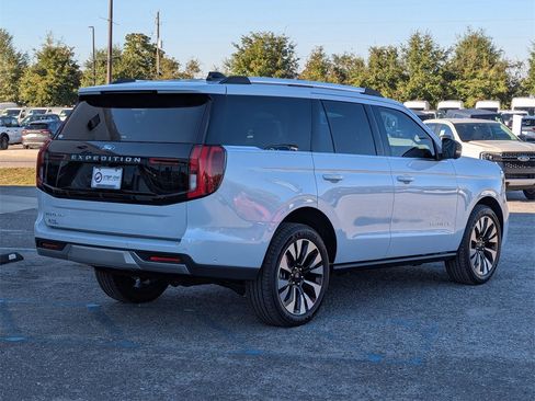 New 2025 Ford Expedition Platinum w/ Driver's Package image 5