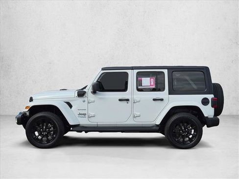 Used 2022 Jeep Wrangler Unlimited Sahara w/ Cold Weather Group AWD/4WD image 8