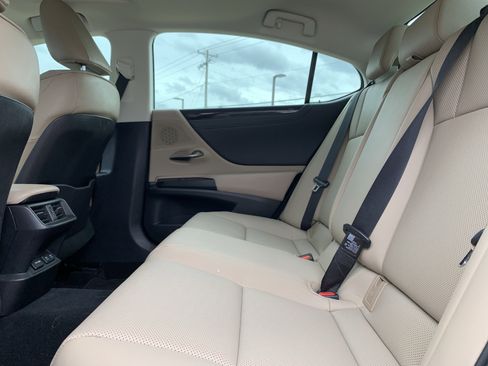 Used 2021 Lexus ES 250 w/ Premium Package image 32