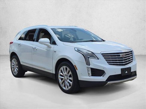 Used 2018 Cadillac XT5 Platinum w/ Driver Assist Package AWD/4WD image 3