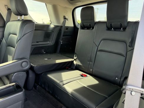 Used 2022 Nissan Pathfinder SL w/ SL Premium Package image 11