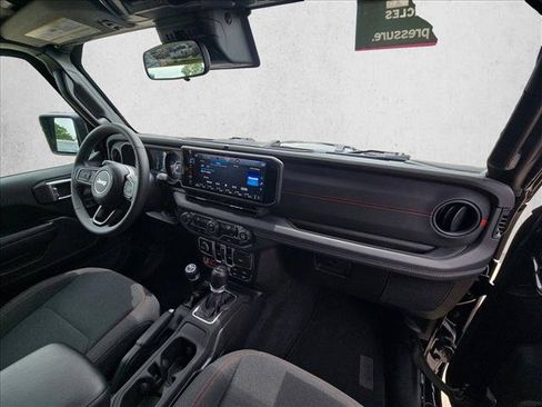 Used 2025 Jeep Wrangler Unlimited Rubicon AWD/4WD image 20