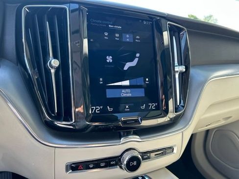 Used 2018 Volvo XC60 T5 Momentum w/ Vision Package AWD/4WD image 17