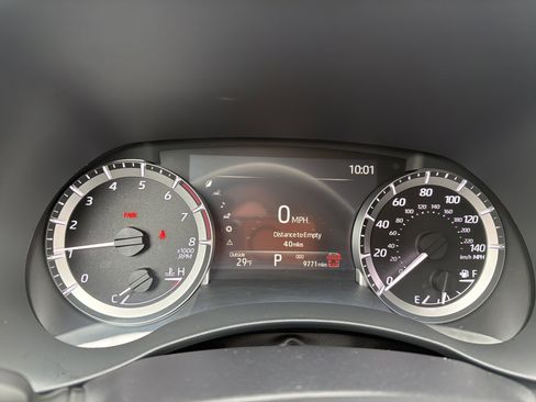 Used 2024 Toyota Highlander XLE image 16