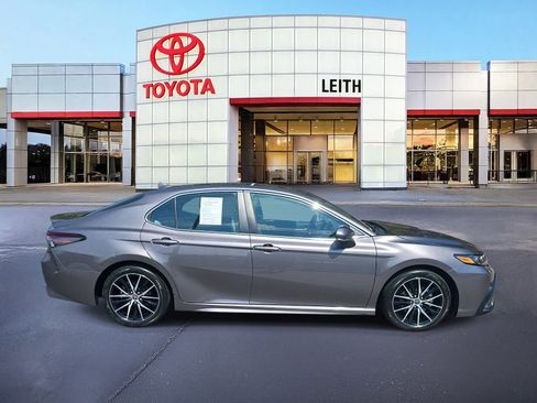 Used 2023 Toyota Camry SE w/ Audio Upgrade Package image 7