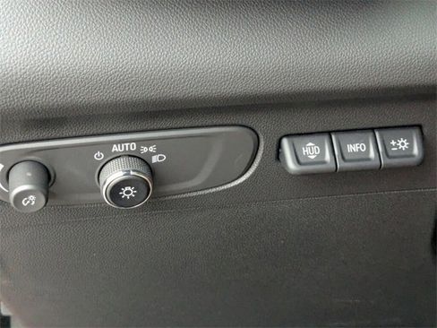 Used 2023 Buick Envision Avenir image 24