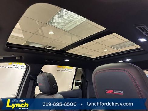Used 2025 Chevrolet Traverse Z71 w/ Enhanced Driving Package AWD/4WD image 4