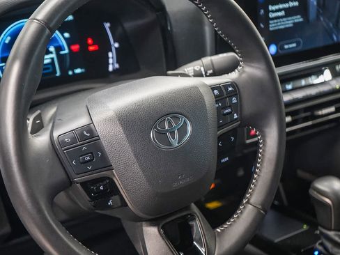 Used 2025 Toyota Camry SE image 20