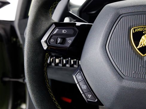 Used 2022 Lamborghini Huracan STO image 21