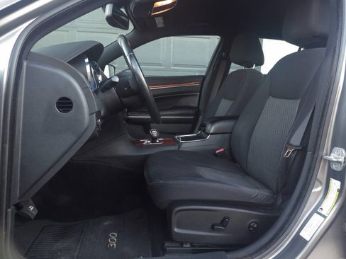 Used 2012 Chrysler 300 image 31