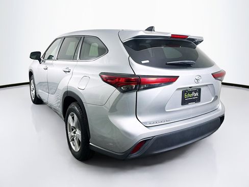 Used 2023 Toyota Highlander LE image 5