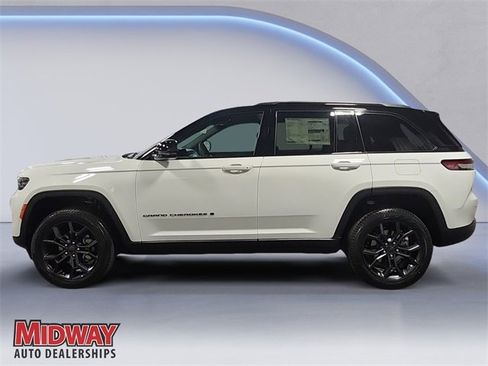 New 2025 Jeep Grand Cherokee Limited w/ Trailer Tow Package image 2