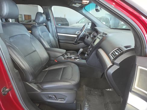 Used 2016 Ford Explorer XLT w/ Equipment Group 202A AWD/4WD image 33