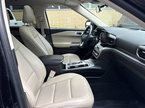 Used 2023 Ford Explorer XLT w/ Equipment Group 202A AWD/4WD image 29
