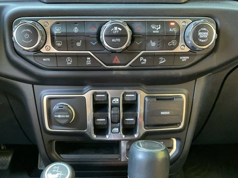 Used 2021 Jeep Wrangler Unlimited Sahara AWD/4WD image 27