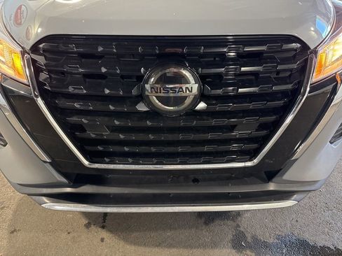 Used 2021 Nissan Kicks SV image 3