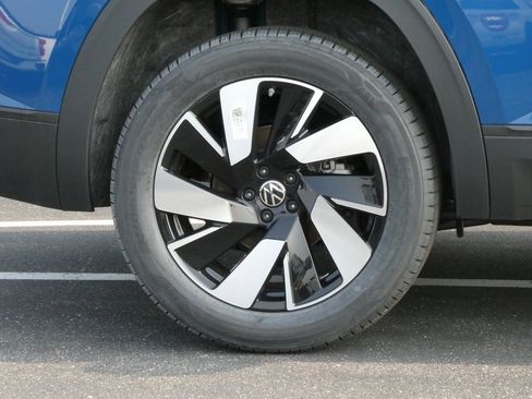 New 2025 Volkswagen Atlas Cross Sport SE image 21