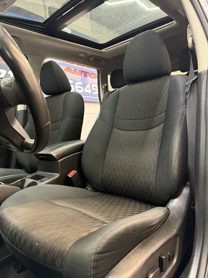 Used 2017 Nissan Rogue SV w/ Sun & Sound Touring Package AWD/4WD image 13