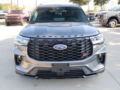 Used 2025 Ford Explorer ST AWD/4WD image 9