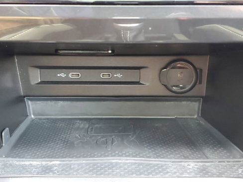 Used 2024 Volkswagen Tiguan SE w/ Panoramic Sunroof Package FWD image 34