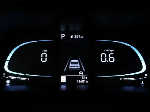 Used 2024 Hyundai Elantra SE FWD image 33