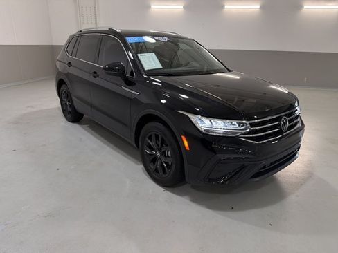 Certified 2024 Volkswagen Tiguan SE w/ Panoramic Sunroof Package AWD/4WD image 4