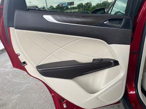 Used 2019 Lincoln MKC Reserve w/ MKC Climate Package AWD/4WD image 10