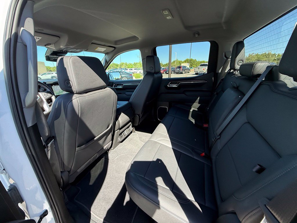 Used 2025 GMC Sierra 1500 SLT RWD image 9