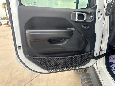 Certified 2020 Jeep Gladiator Rubicon AWD/4WD image 17