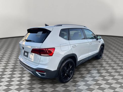 Used 2022 Volkswagen Taos SE w/ Panoramic Sunroof Package image 3