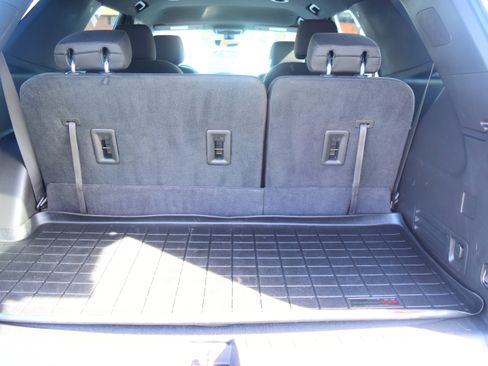 Used 2023 Chevrolet Traverse LT w/ Rear Camera Mirror Package image 10