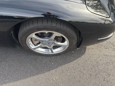 Used 2004 Chevrolet Corvette Convertible w/ Preferred Equipment Group image 19