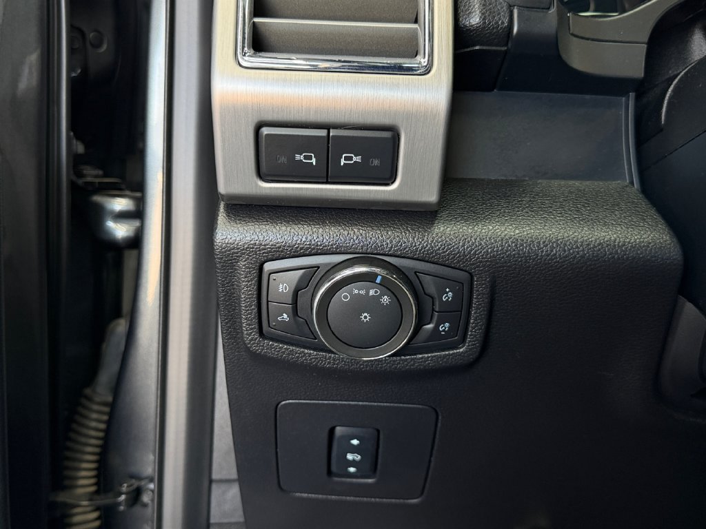 Used 2016 Ford F150 Platinum w/ Equipment Group 701A Luxury AWD/4WD image 22