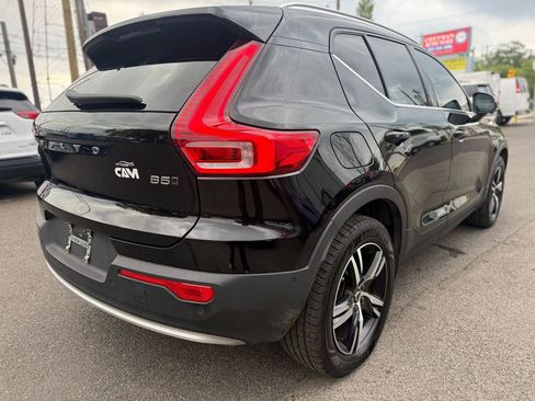 Used 2023 Volvo XC40 B5 Plus AWD/4WD image 5