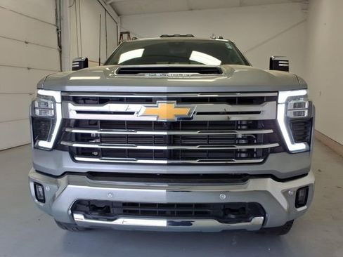 Used 2025 Chevrolet Silverado 2500 LTZ w/ LTZ Premium Package AWD/4WD image 8